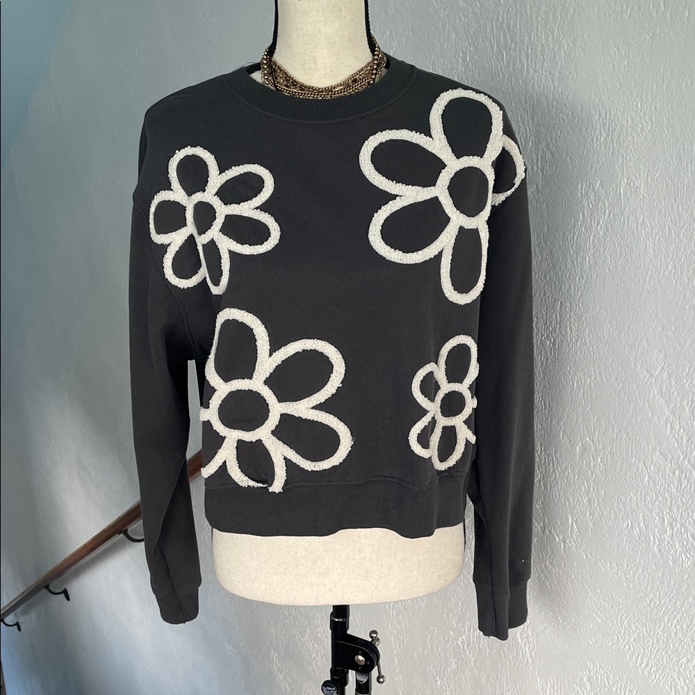 Threads‎ NWOT Bucle’ Flower Gray and White Womens Sweatshirt  XL
